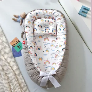 Reducteur de lit bebe cocon ange de naissance à 24 mois portable avec oreiller- beige blanc arc-en-ciel